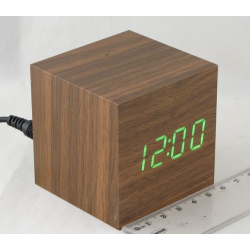 Часы-будильник электронные VST-869-4 (ярко-зелен. циф.) дерев.